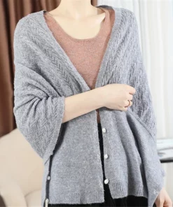 Multifunctional Knitted Shawl